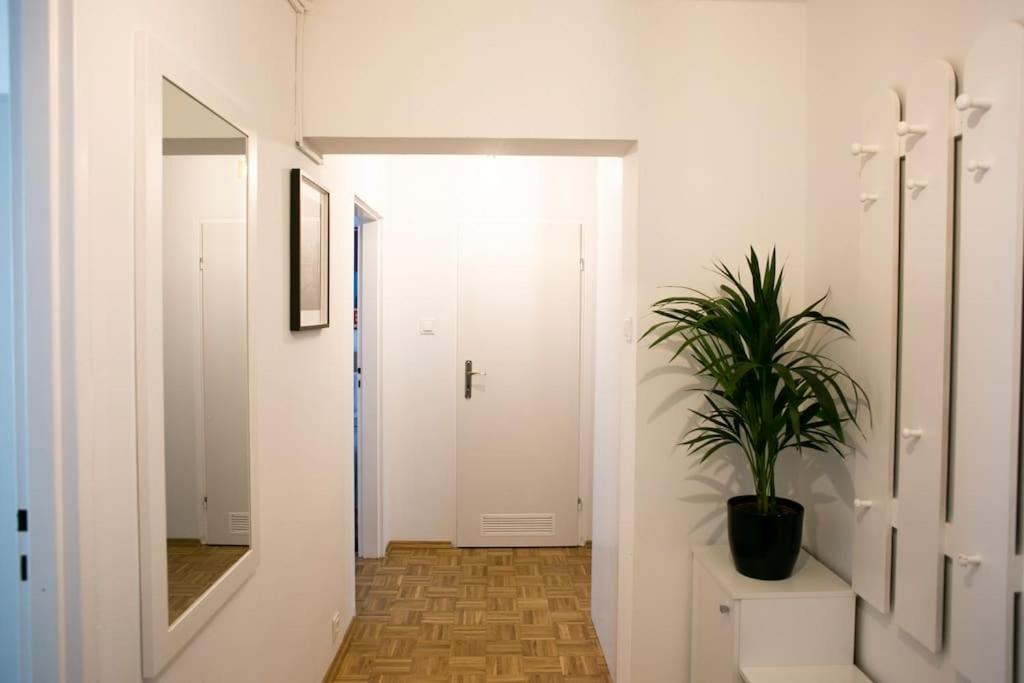 Oomph Warsaw Center Well Designed Apartment With Balcony Екстер'єр фото